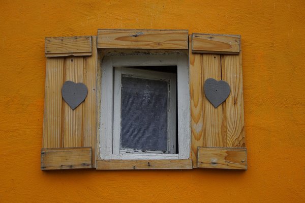 Moustiquaire fenêtre : guide pour choisir la meilleure solution